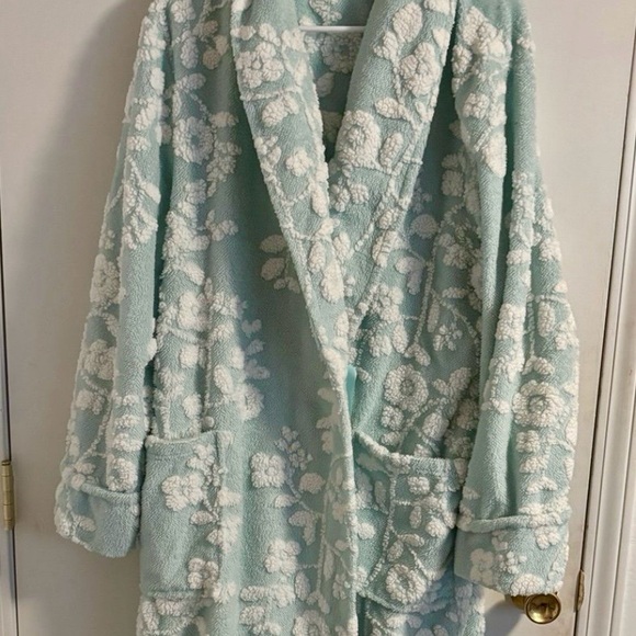 Adonna Mint Green and White Plush Floral Shawl Collar Robe - Picture 3 of 5